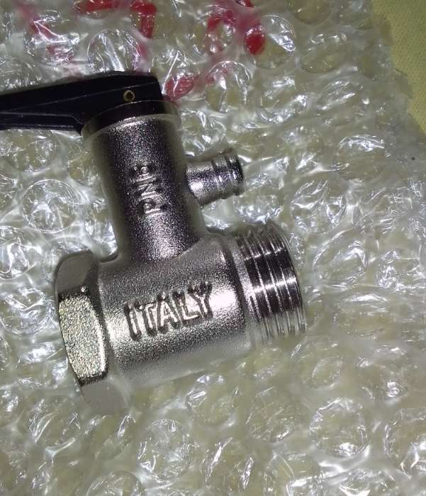 Фотография покупателя товара Предохранительный клапан ZEIN engr, для водонагревателя,1/2", с курком, латунь, никелированный - Фото 2