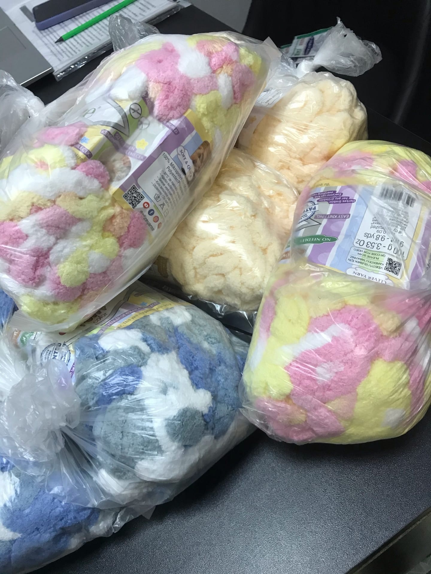 Фотография покупателя товара Плюшевая пряжа для вязания руками ALIZE, Puffy color, 100 % микрополиэстер, 9 м/100 г, (6305) - Фото 1