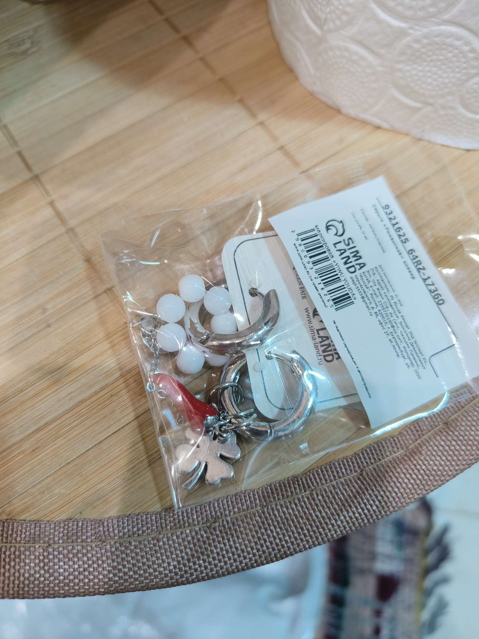 Фотография покупателя товара Серьги со съёмным элементом «Трансформер» клевер, цвет бело-красный в серебре - Фото 1