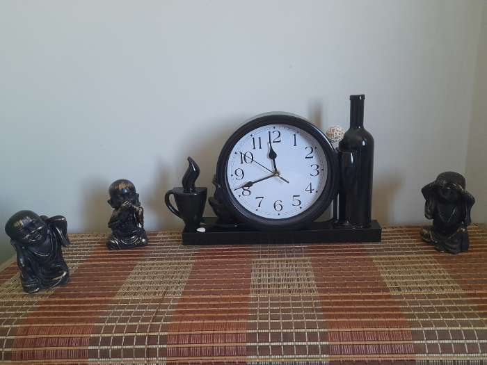 Фотография покупателя товара Часы настенные «Вино или кофе?», плавный ход, 26.5×40.5 см, циферблат 20 см - Фото 3