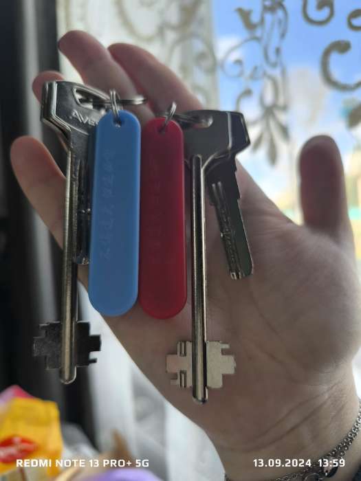 Фотография покупателя товара Брелок для ключей на кольце «Номерной знак», пластик, красный, 7×1.4×0.3 см - Фото 1