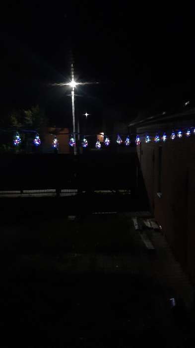 Фотография покупателя товара Гирлянда Uniel «Нить» 1.9 м с насадками «Лампочки», IP44, прозрачная нить, 10 лампочек, свечение мульти, 1 режим, солнечная батарея - Фото 5
