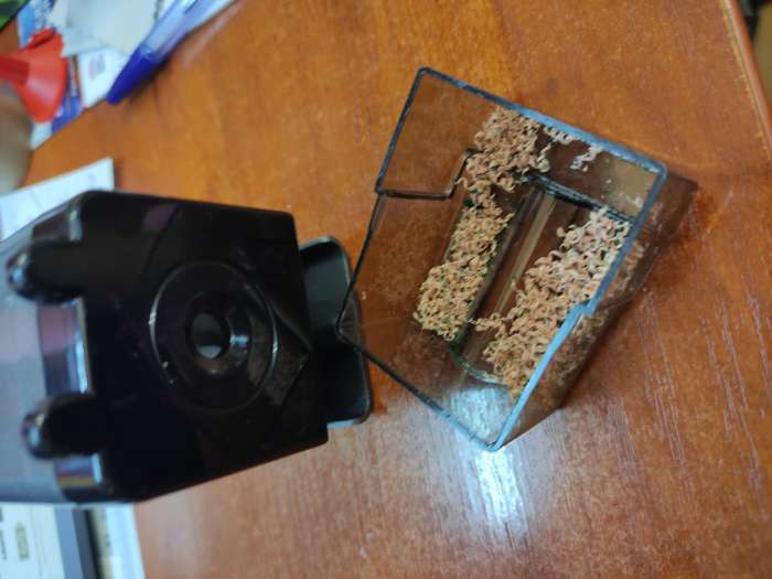 Фотография покупателя товара Точилка механическая с контейнером «Классика», МИКС - Фото 2