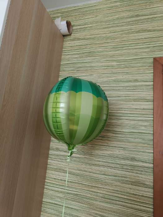 Фотография покупателя товара Воздушный шар фольгированный 20" «Сфера полосатая», зелёный - Фото 2