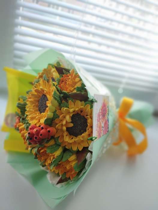 Фотография покупателя товара Пленка матовая для цветов и букетов, лимонная, 0.57×10 м - Фото 3