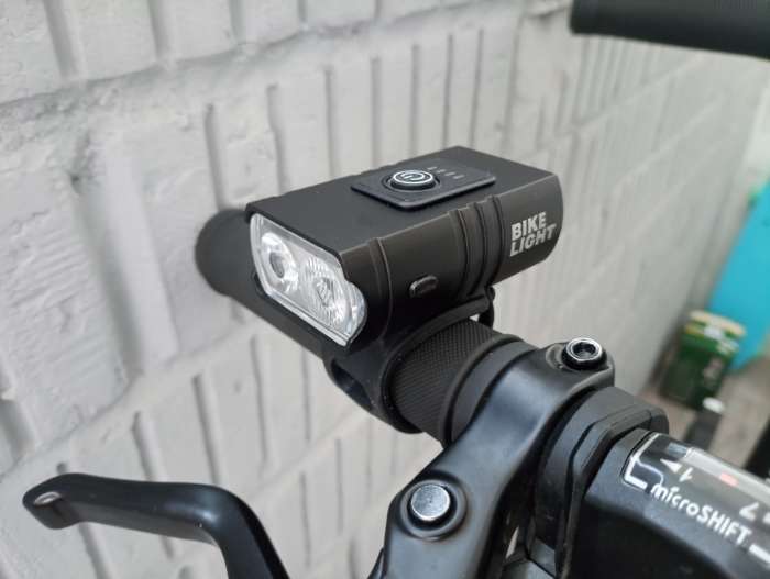 Фотография покупателя товара Фонарь велосипедный передний аккумуляторный, водонепроницаемый, 6 режимов - Фото 2