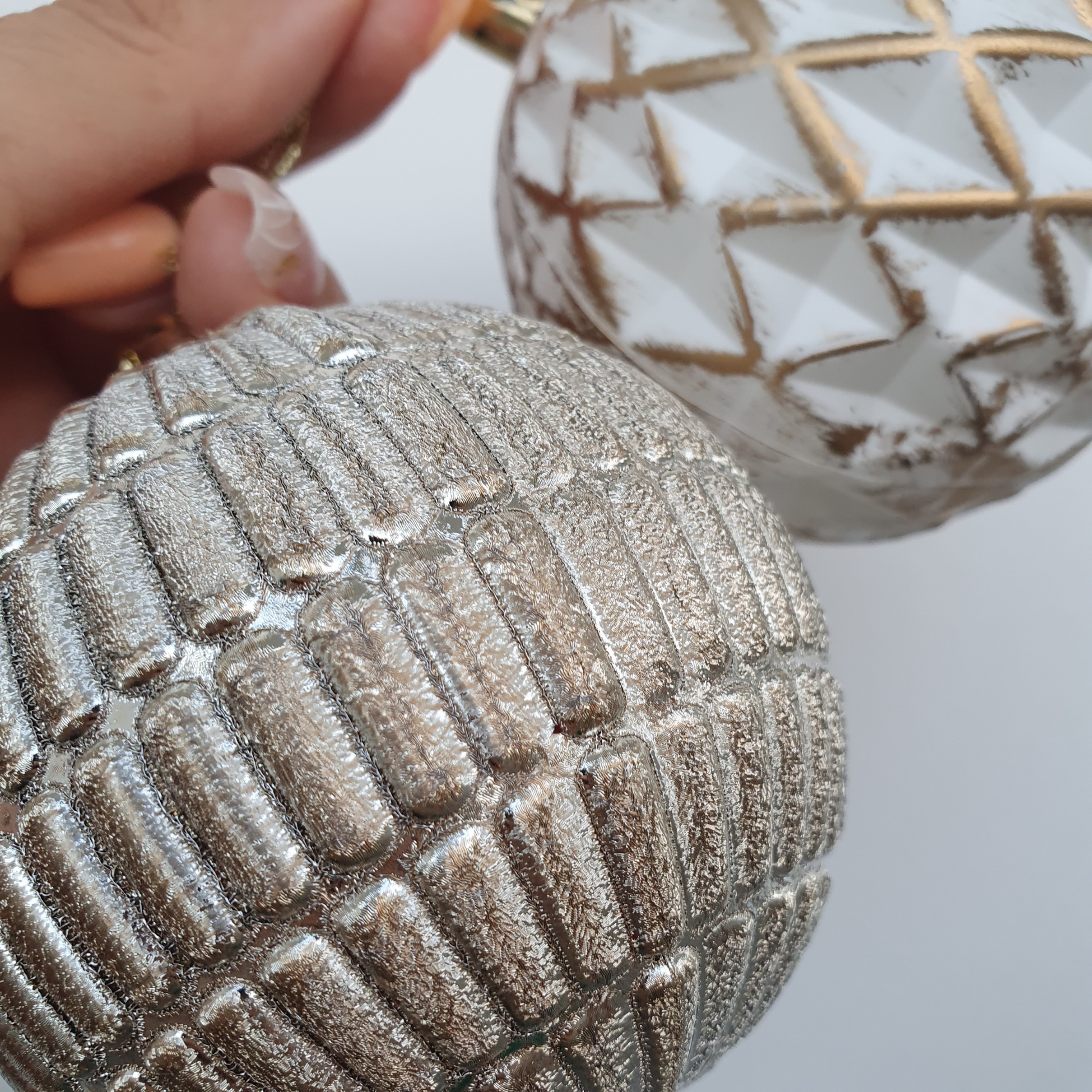 Фотография покупателя товара Ёлочные игрушки «Авива», шары новогодние, набор 4 шт., d=8 см, сетка, золотистый - Фото 2