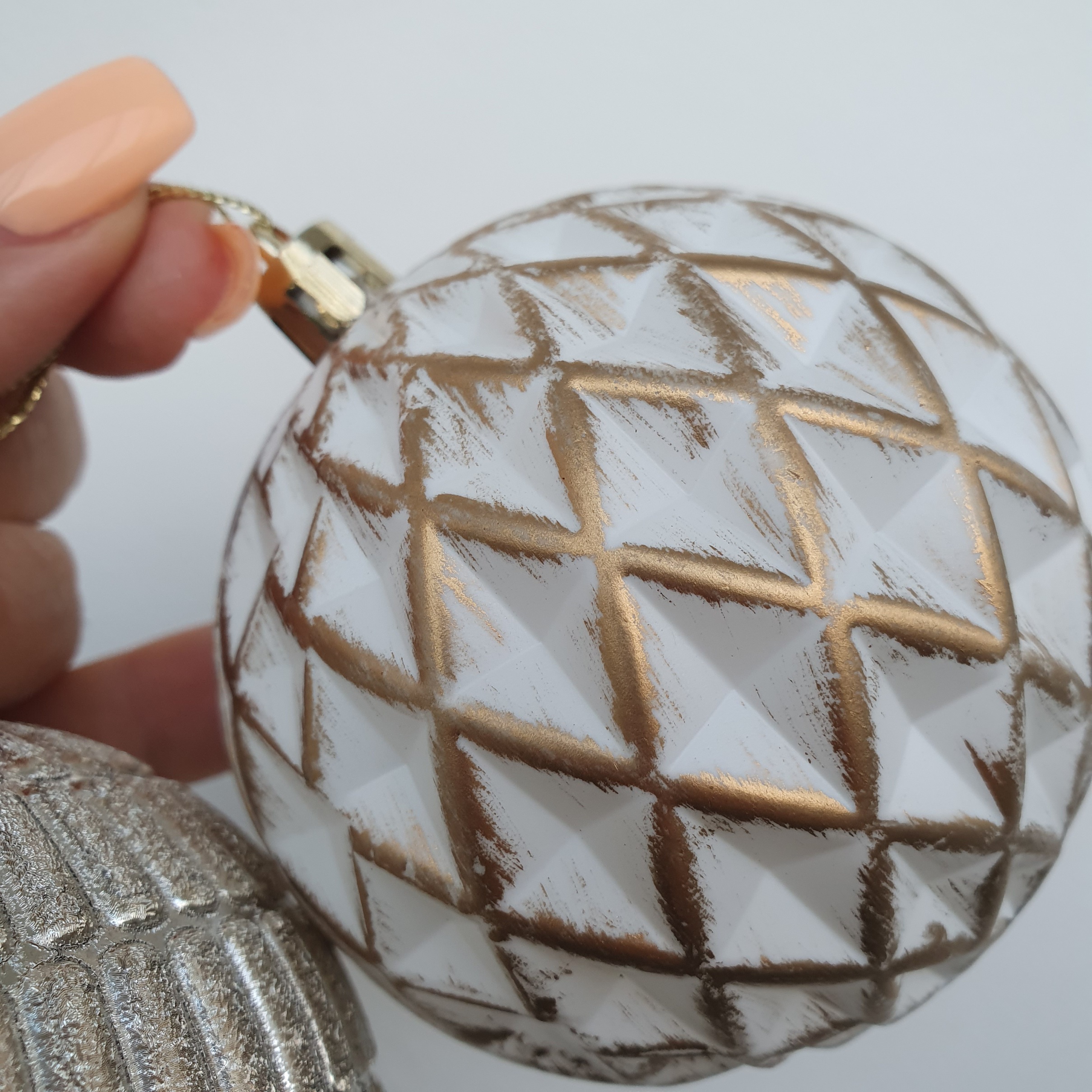 Фотография покупателя товара Ёлочные игрушки «Авива», шары новогодние, набор 4 шт., d=8 см, сетка, золотистый - Фото 3