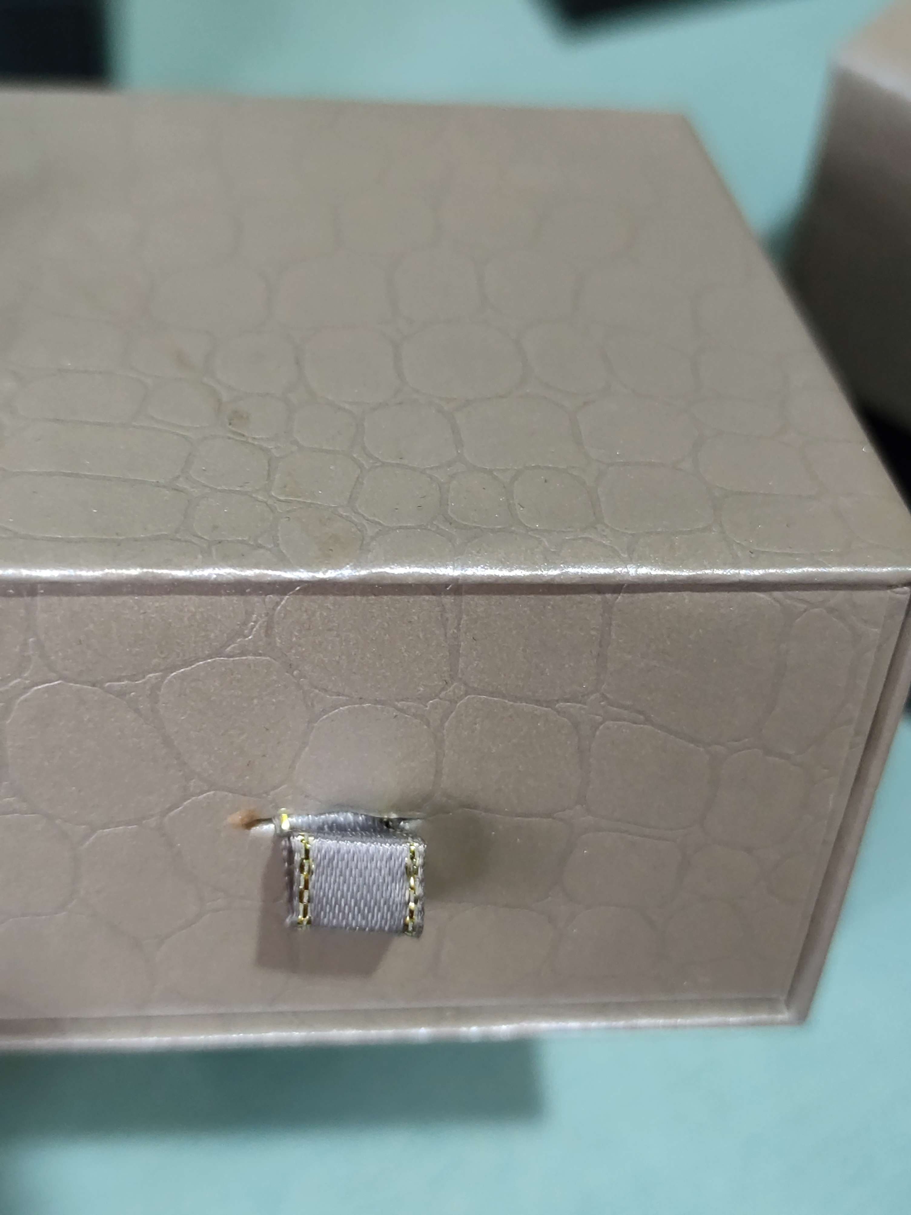 Фотография покупателя товара Коробочка подарочная под браслет/часы «Рептилия», 9×9 (размер полезной части 8,5×8,5 см), выдвижная, цвет МИКС - Фото 5