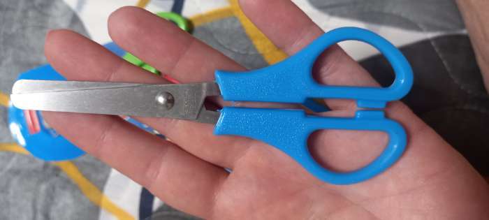 Фотография покупателя товара УЦЕНКА Ножницы детские 12 см, безопасные, пластиковые ручки,МИКС, PAW PATROL - Фото 4