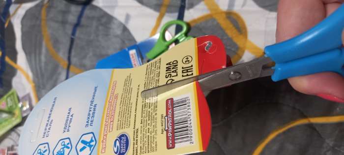 Фотография покупателя товара УЦЕНКА Ножницы детские 12 см, безопасные, пластиковые ручки,МИКС, PAW PATROL - Фото 3