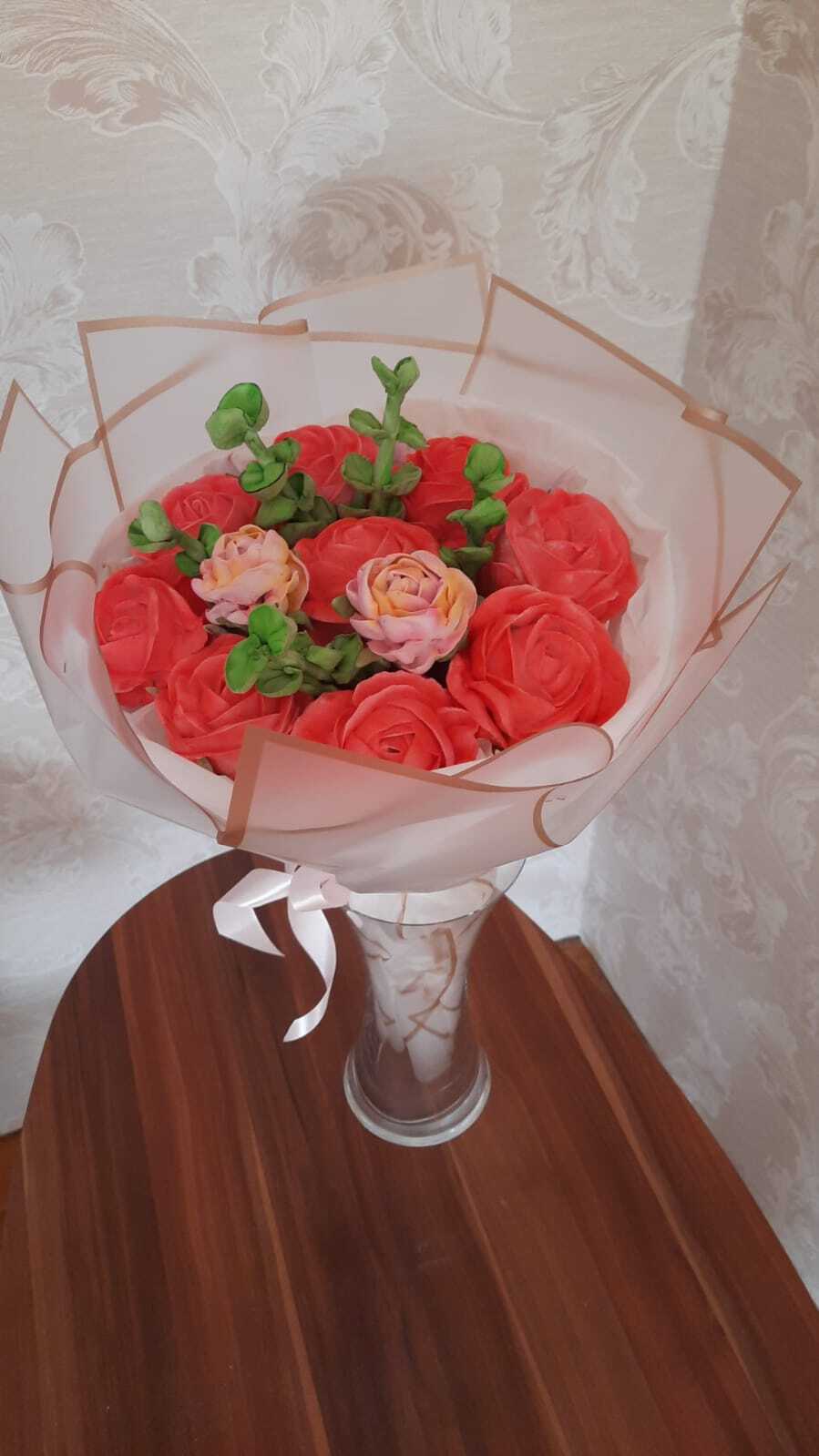 Фотография покупателя товара Пленка для цветов «Золотая полоса», кремовый, 58×58 см - Фото 5