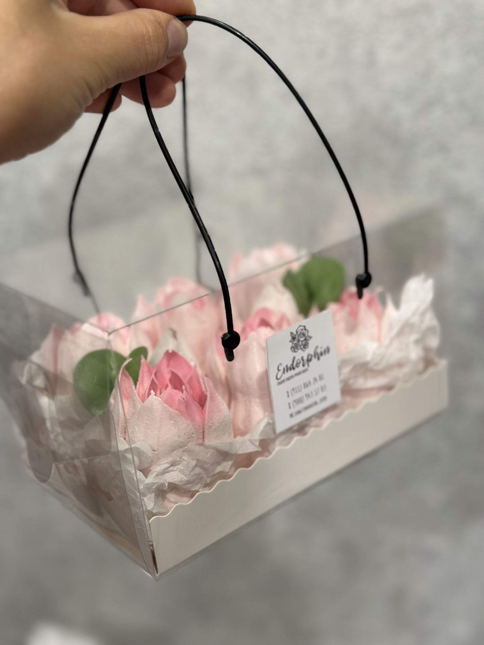 Фотография покупателя товара Коробка под рулет с ручками, белая 16.5×11×10 см Кондитерская упаковка - Фото 7
