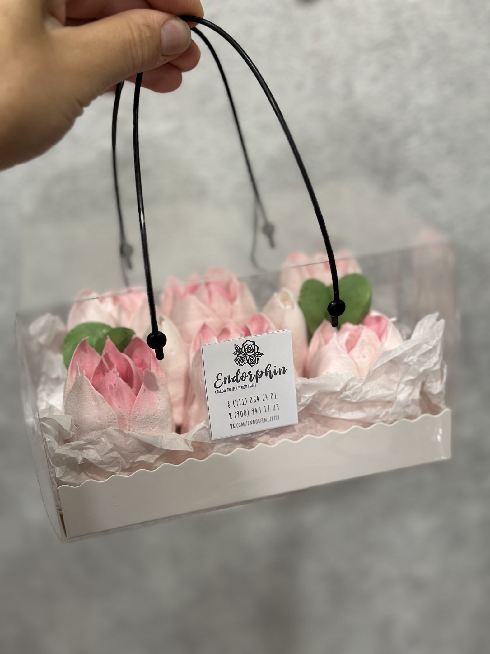 Фотография покупателя товара Коробка под рулет с ручками, белая 16.5×11×10 см Кондитерская упаковка - Фото 8