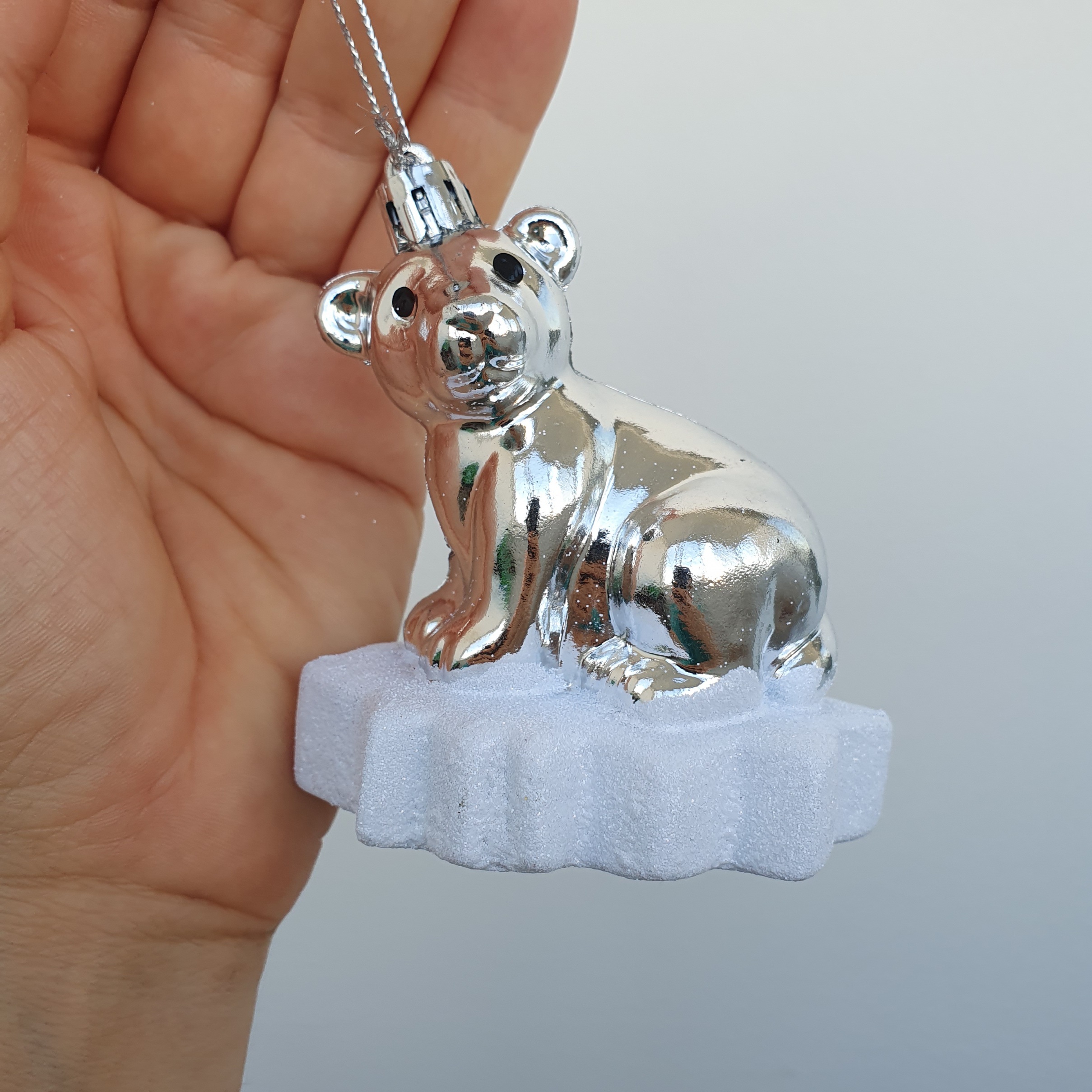 Фотография покупателя товара Ёлочные игрушки 2 шт. «Зимнее волшебство. Мишутка на льдине» пластик, 5.5×7.5×8 см, красный - Фото 2