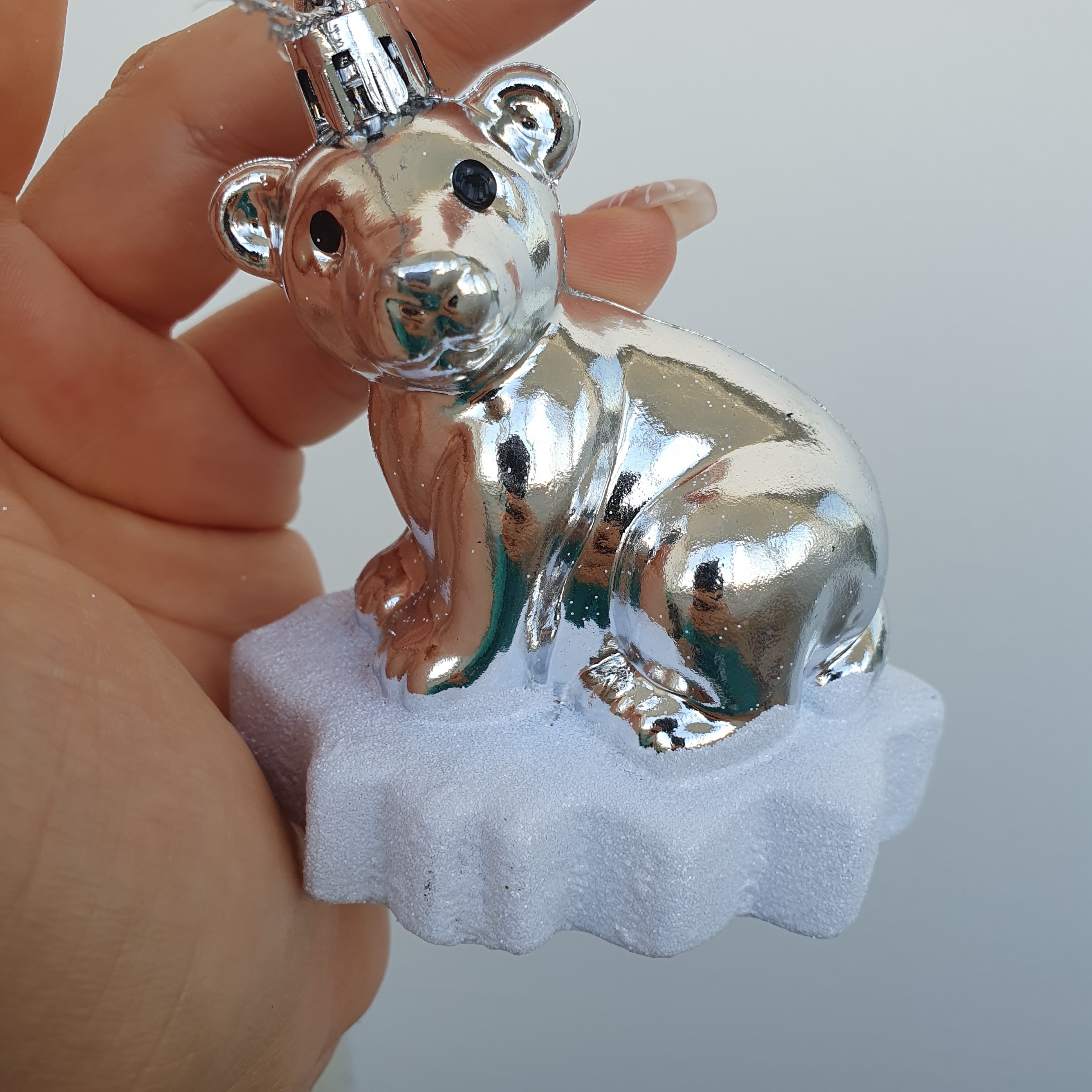 Фотография покупателя товара Ёлочные игрушки 2 шт. «Зимнее волшебство. Мишутка на льдине» пластик, 5.5×7.5×8 см, красный - Фото 3