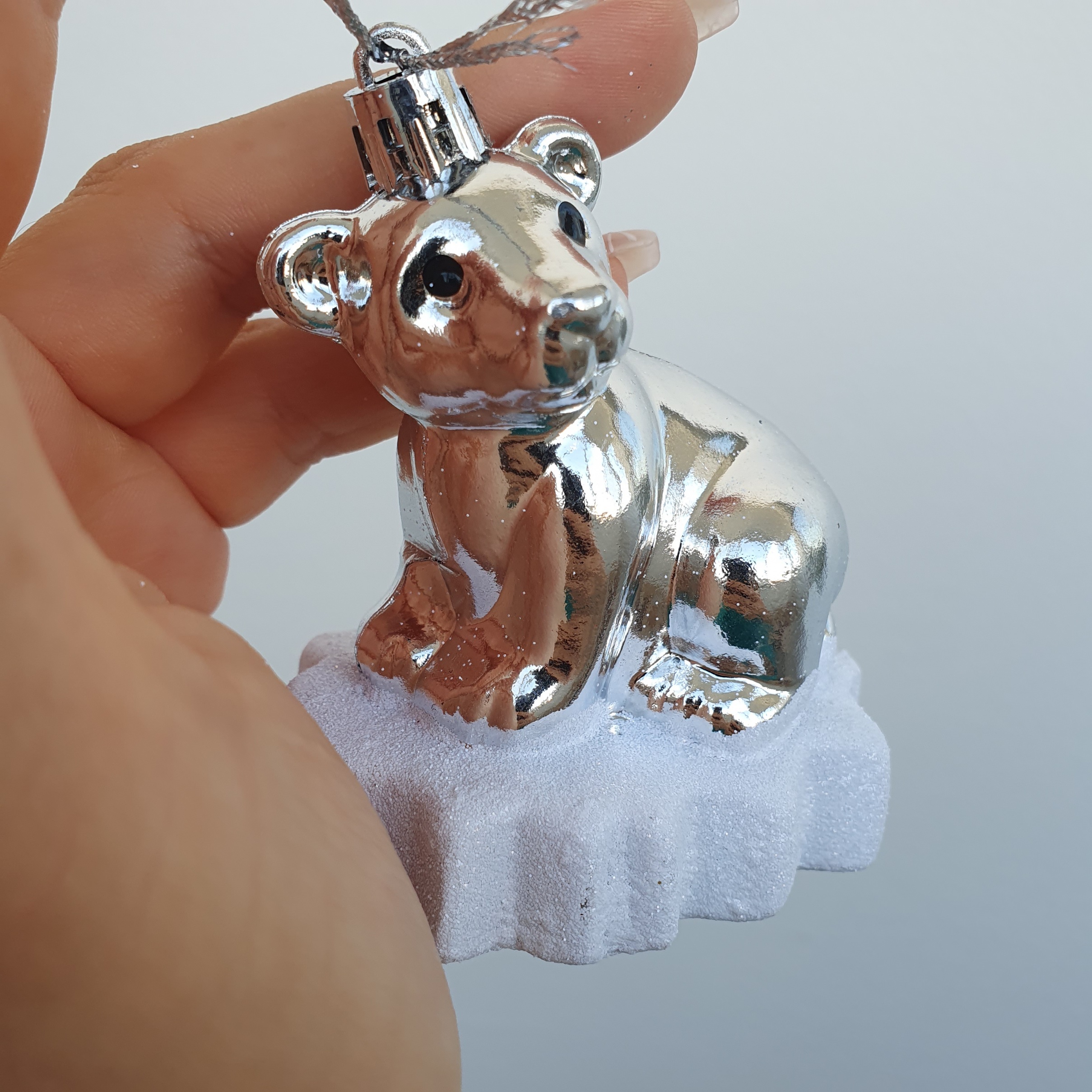 Фотография покупателя товара Ёлочные игрушки 2 шт. «Зимнее волшебство. Мишутка на льдине» пластик, 5.5×7.5×8 см, красный - Фото 4