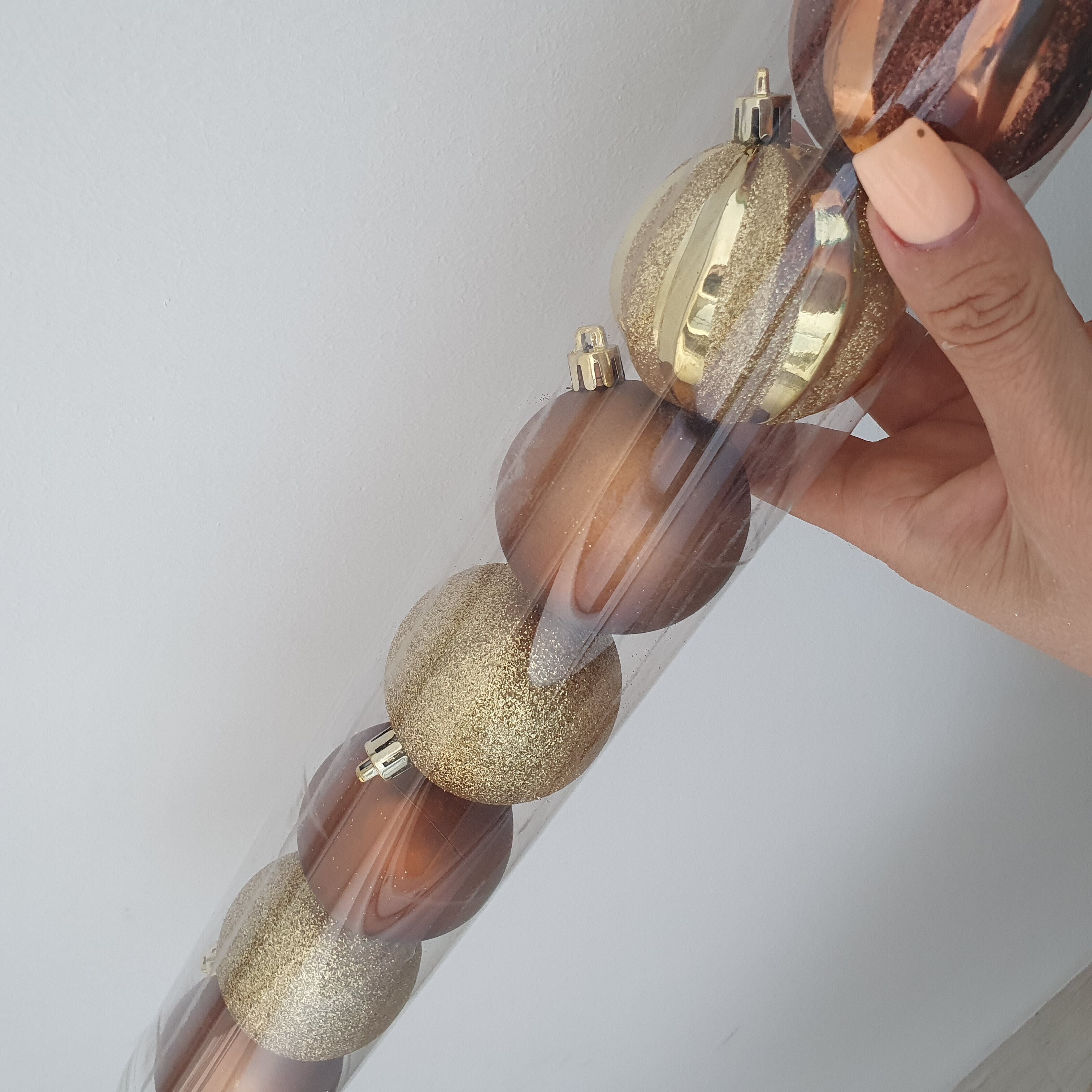 Фотография покупателя товара Ёлочные игрушки «Улыбка», шары новогодние, набор 12 шт., d=6 см, серебристый/красный - Фото 1