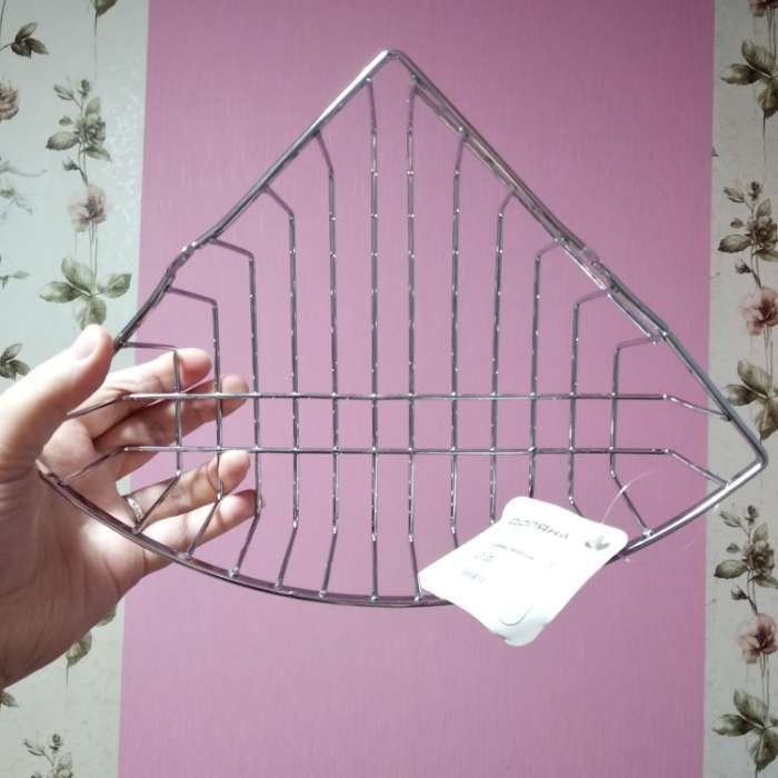 Фотография покупателя товара Полка для ванной Доляна, угловая, на присосках, 19×19×5.5 см, хромированная - Фото 3