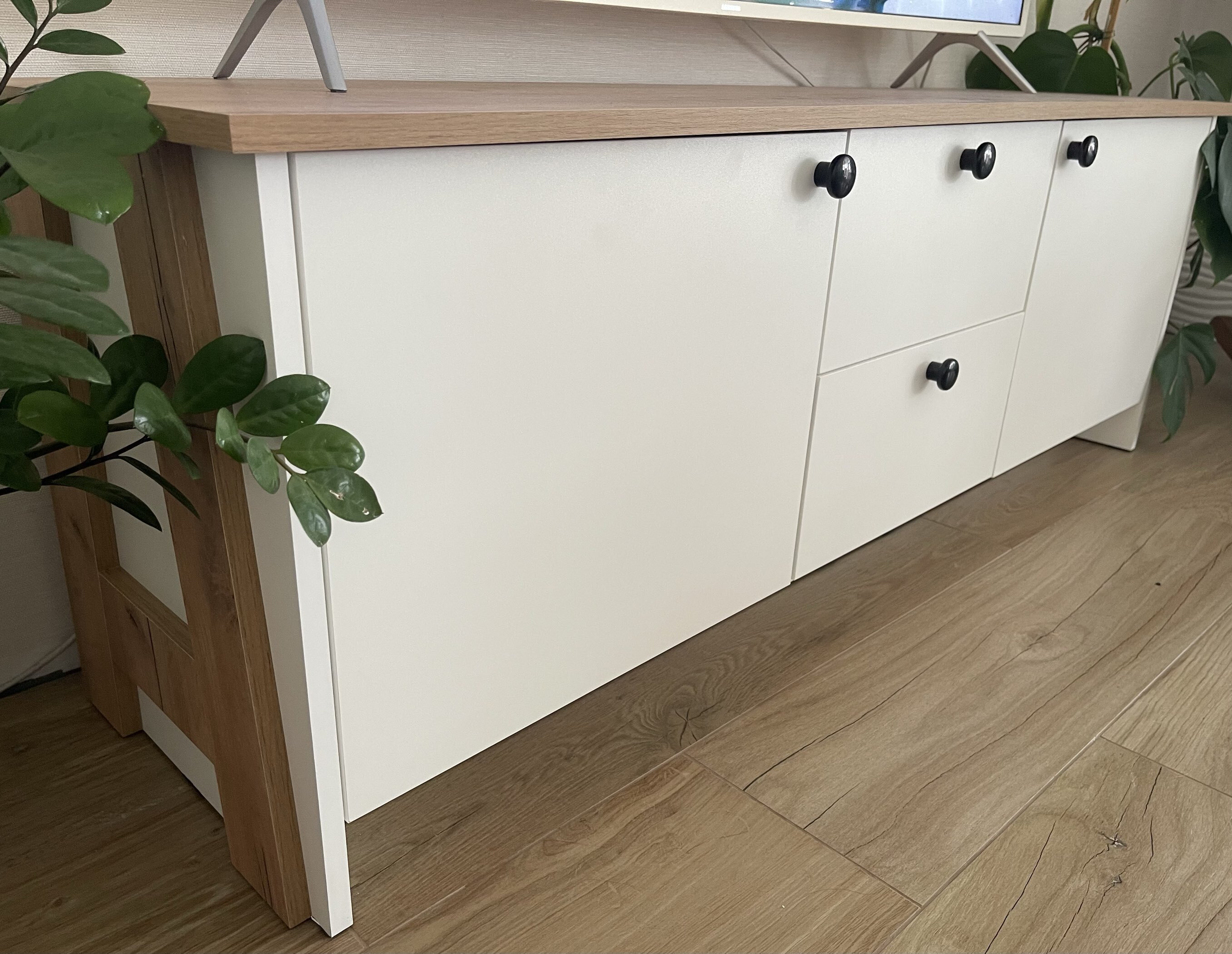 Фотография покупателя товара Тумба под ТВ «Теодора», 1440×421×500 мм, цвет графит/крафт золотой - Фото 3