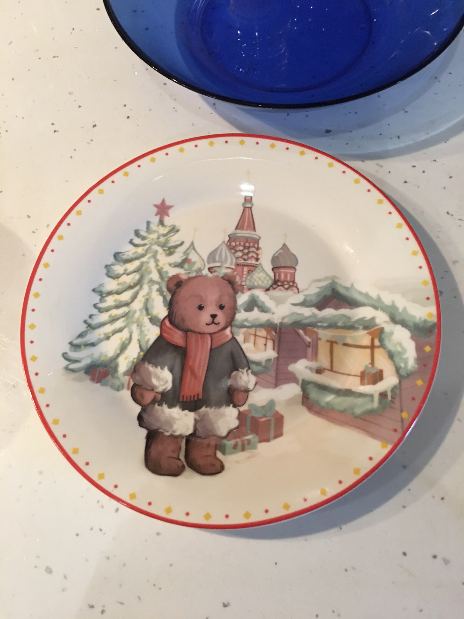 Фотография покупателя товара Тарелка новогодняя Доляна «Московский мишка», d=20.5 см, фарфор, белая - Фото 5