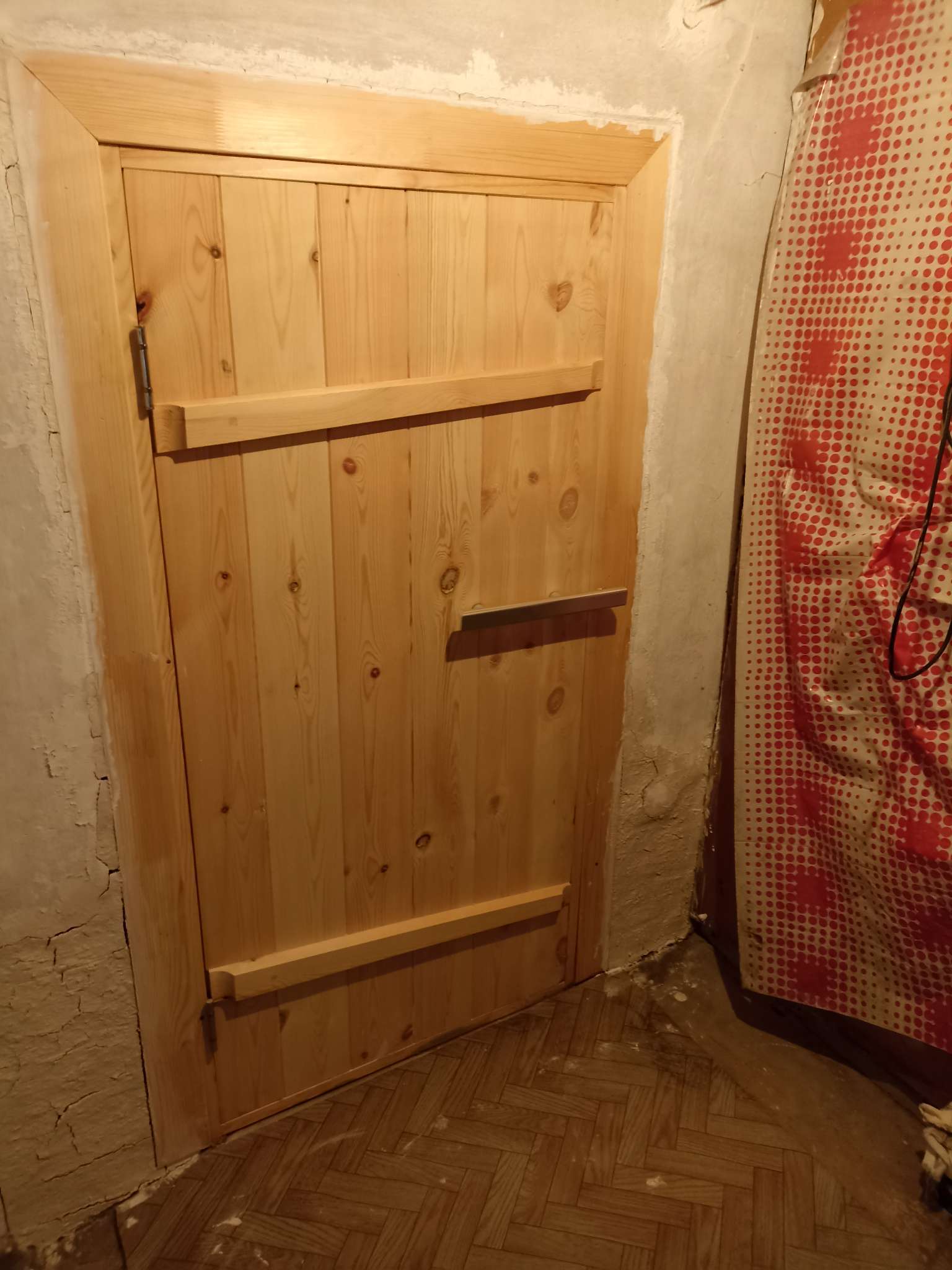 Фотография покупателя товара Дверь для бани и сауны, 180×80 см по коробке, сосна, на клиньях, массив, «Добропаровъ» - Фото 6