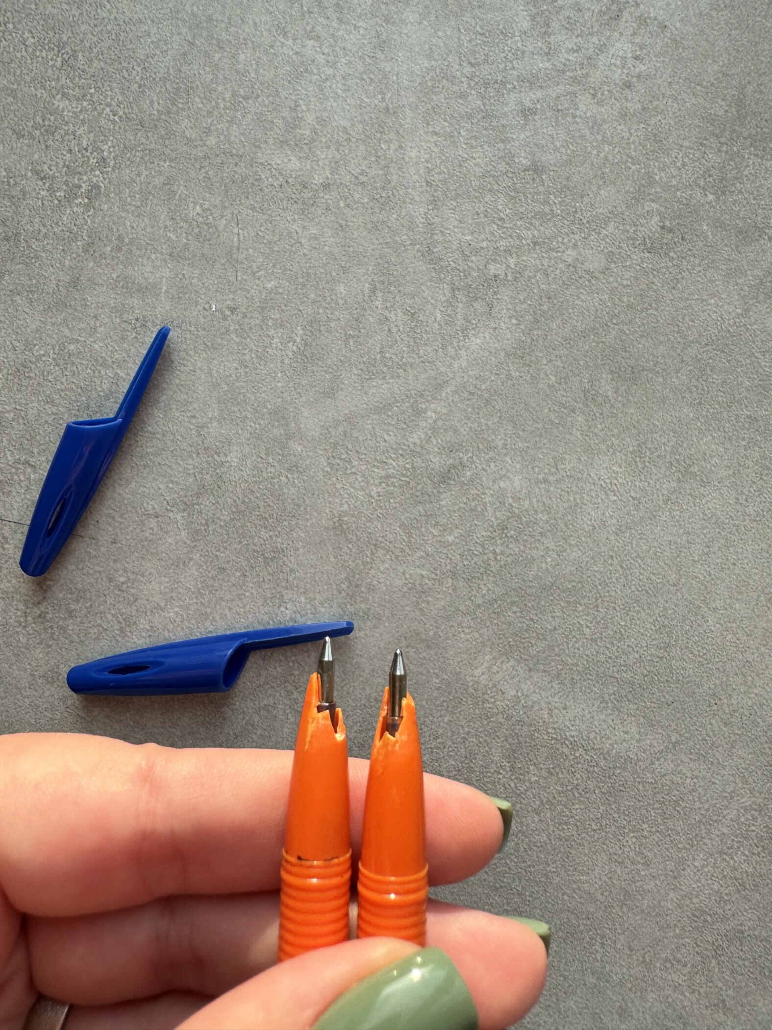 Фотография покупателя товара Набор ручек шариковых 3 штуки ErichKrause R-301 Orange Stick, узел 0.7 мм, чернила синие, длина линии письма 2000 метров, европодвес - Фото 2