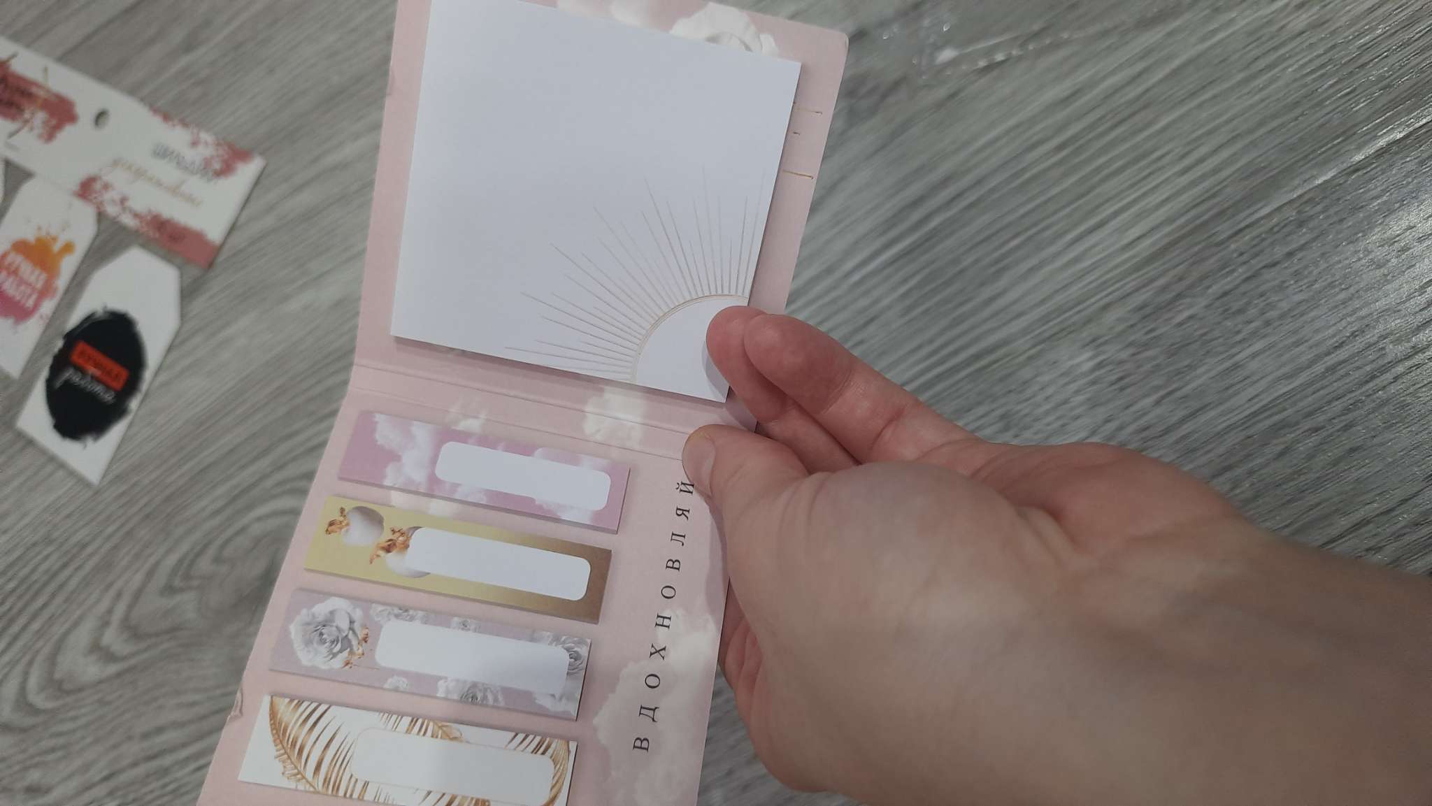 Фотография покупателя товара Подарочный набор, стикеры 4×20 л, отрывной блок 30 л., в открытке «8 Марта» - Фото 1