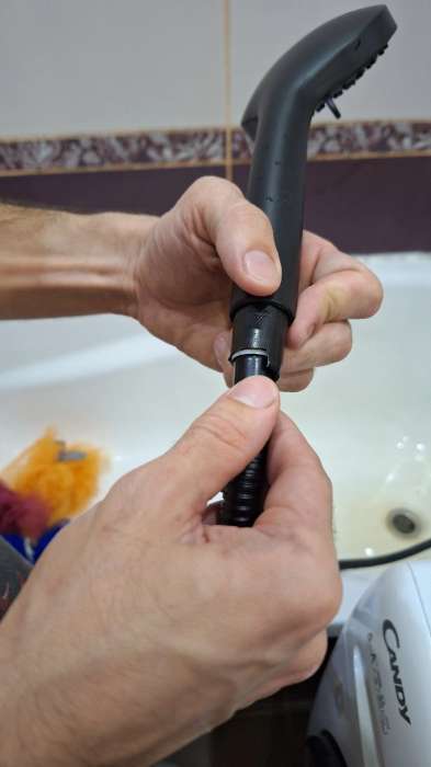 Фотография покупателя товара Смеситель для ванны ZEIN Z3841, однорычажный, душевой набор, лейка 5 режимов, черный - Фото 1