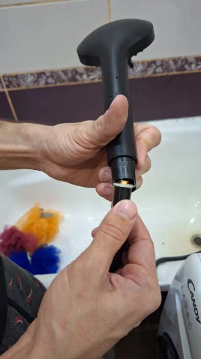 Фотография покупателя товара Смеситель для ванны ZEIN Z3841, однорычажный, душевой набор, лейка 5 режимов, черный - Фото 2