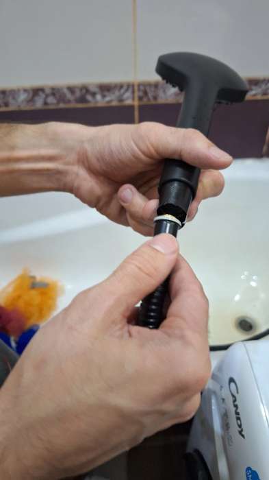 Фотография покупателя товара Смеситель для ванны ZEIN Z3841, однорычажный, душевой набор, лейка 5 режимов, черный - Фото 3