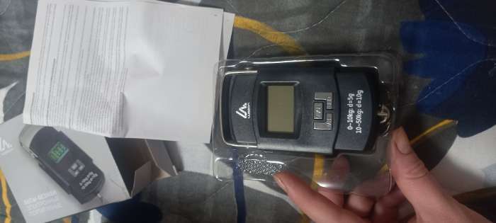 Фотография покупателя товара УЦЕНКА Весы-безмен LuazON LV-505, электронный, до 50 кг, точность до 10 г, подсветка, чёрный - Фото 4