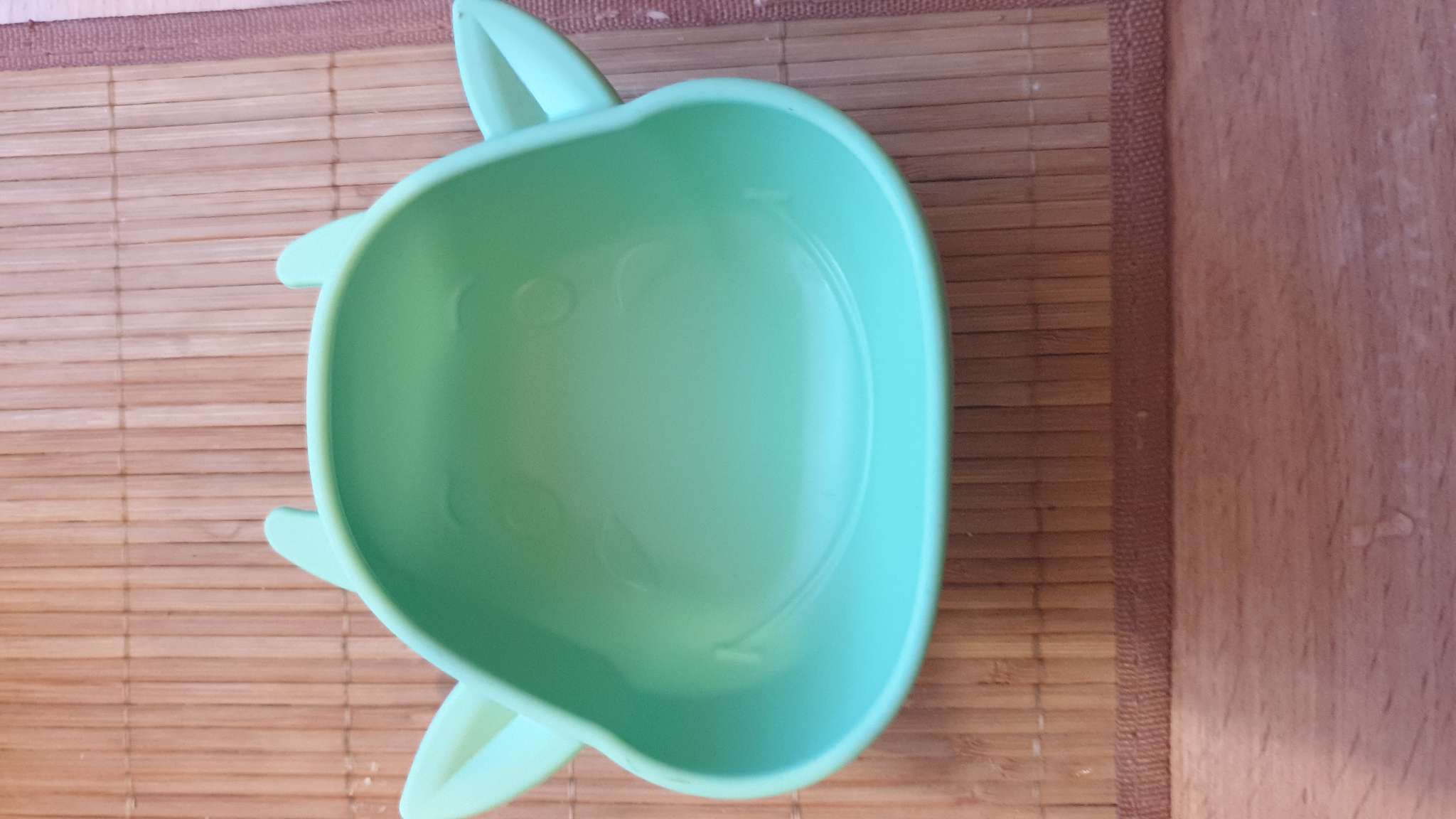 Фотография покупателя товара Тарелка детская на присоске, силиконовая, цвет бирюзовый, р-р: 12×15×5.5 см - Фото 2