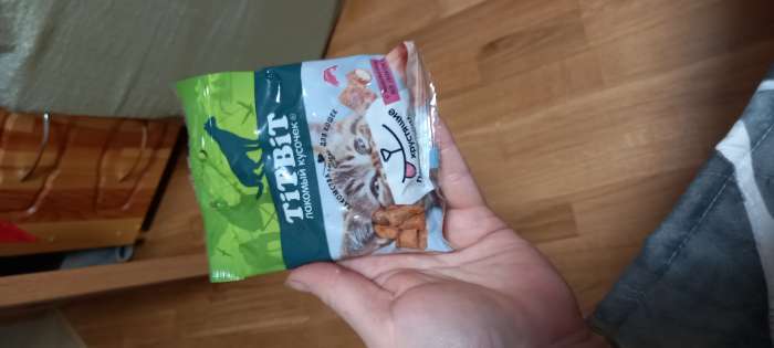 Фотография покупателя товара Хрустящие подушечки TitBit для кошек, с паштетом из лосося, 30 г - Фото 1