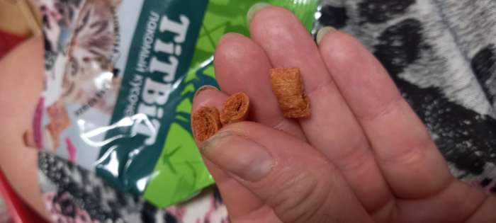 Фотография покупателя товара Хрустящие подушечки TitBit для кошек, с паштетом из лосося, 30 г - Фото 3