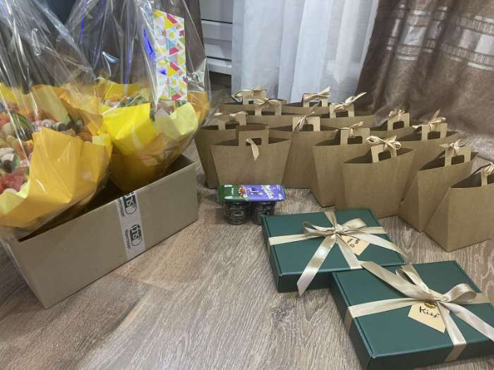 Фотография покупателя товара Коробка - пакет, крафт, 15×15×8 см - Фото 7