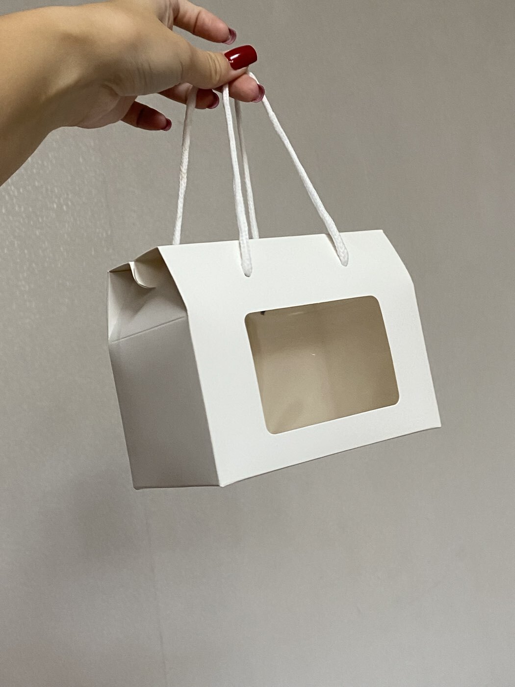 Фотография покупателя товара Коробка - пакет, с окном и ручками, белая, 15×11×9 см - Фото 9