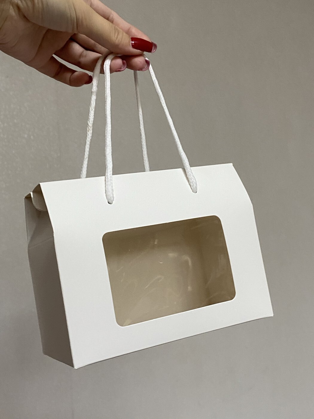 Фотография покупателя товара Коробка - пакет, с окном и ручками, белая, 15×11×9 см - Фото 5