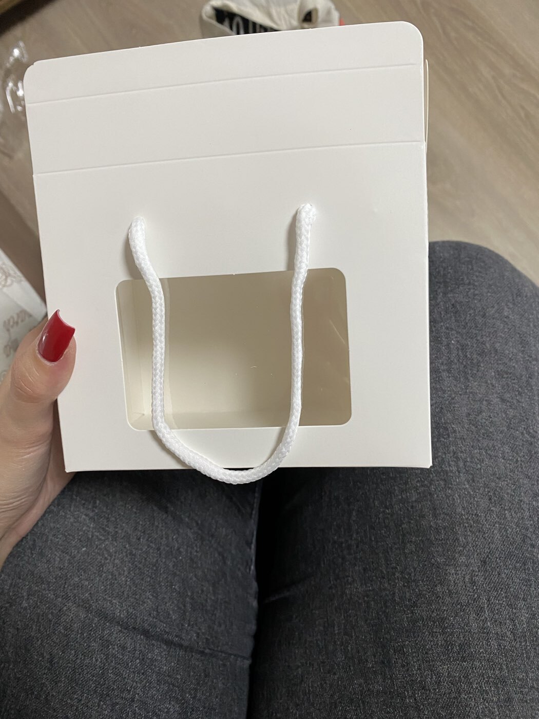 Фотография покупателя товара Коробка - пакет, с окном и ручками, белая, 15×11×9 см - Фото 7