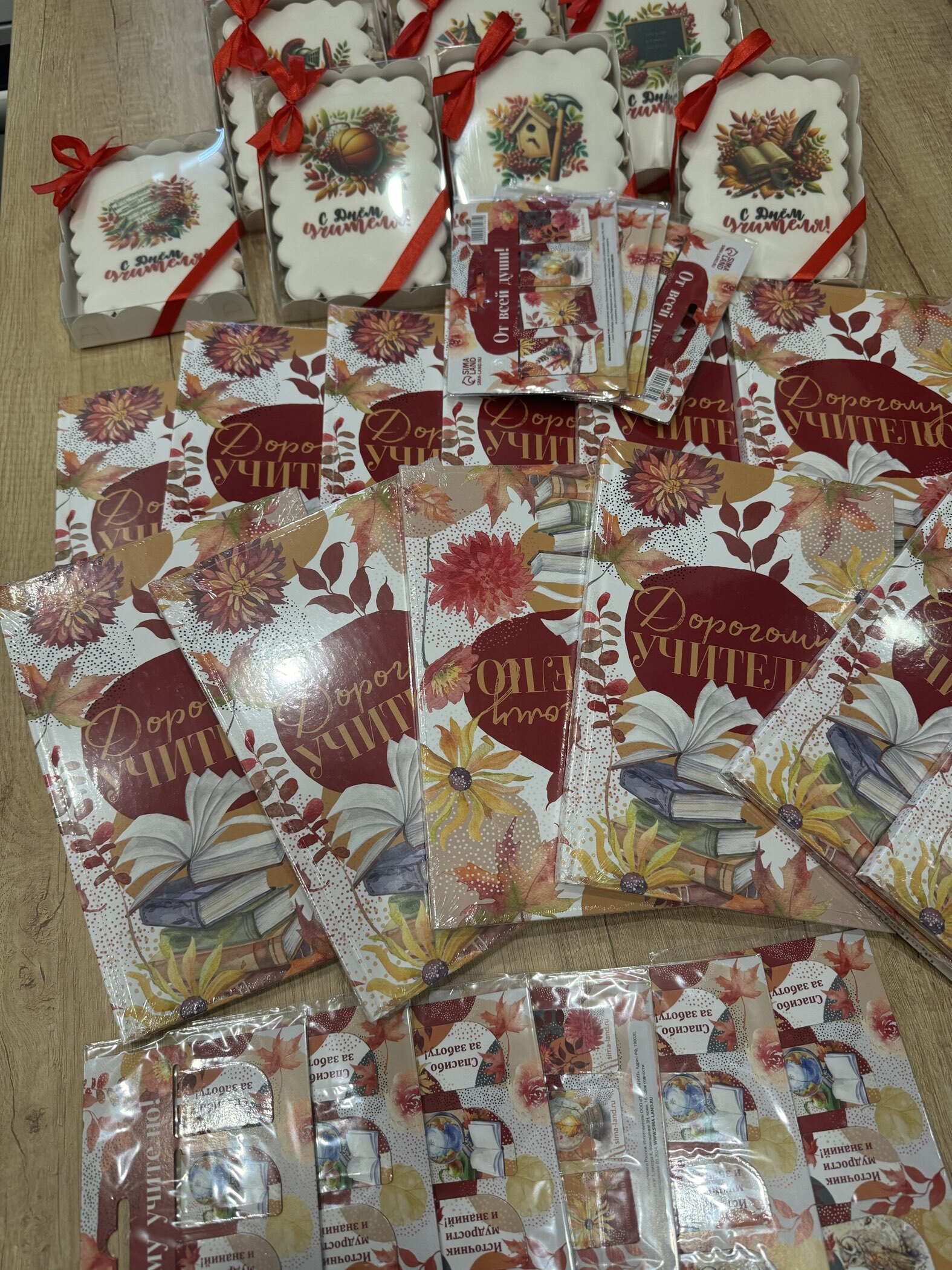 Фотография покупателя товара Магнитные закладки для книг, 4 шт. «Дорогому учителю» - Фото 1