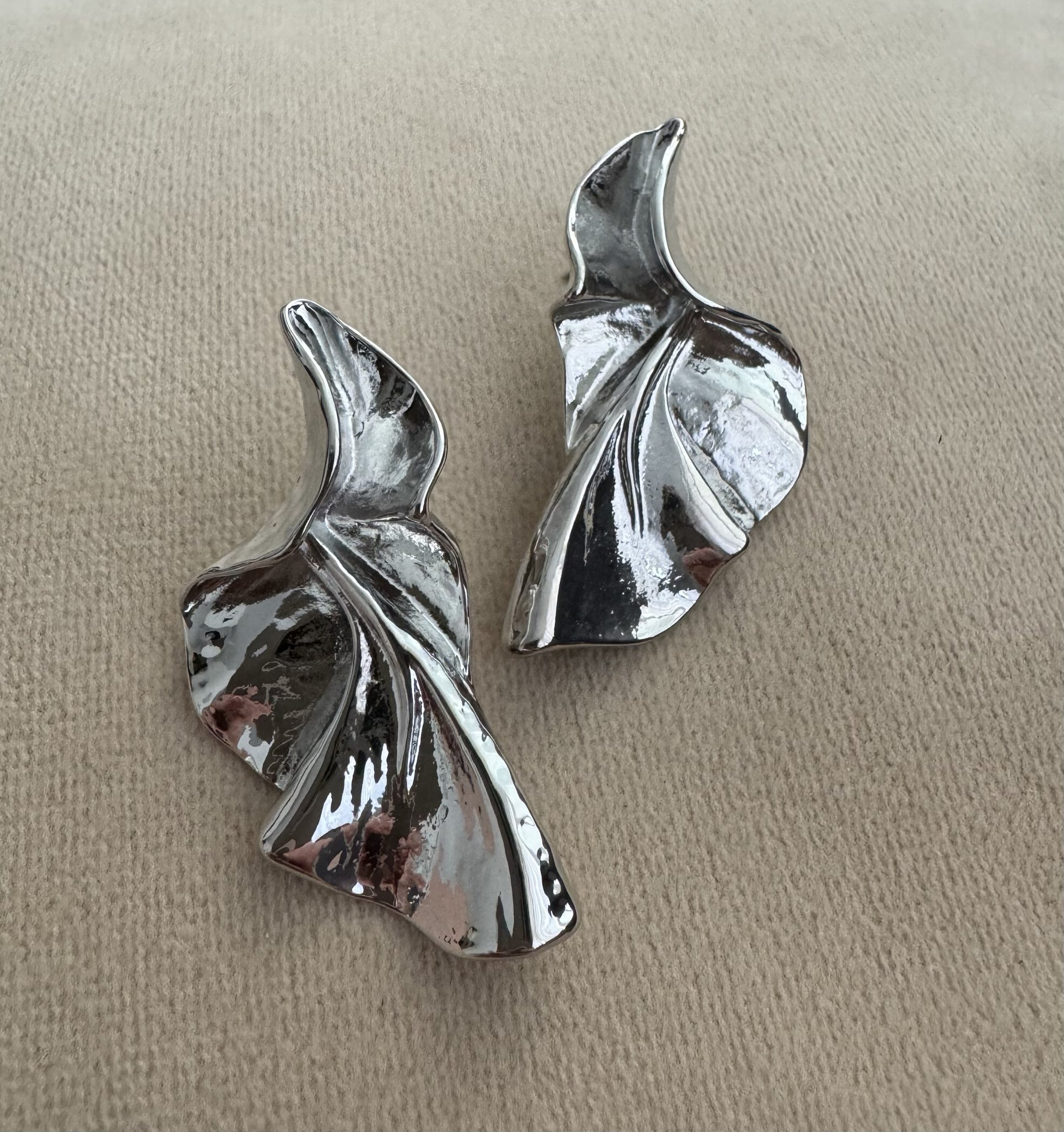 Фотография покупателя товара Серьги металл «Осенний лист», искажение, цвет золото - Фото 1