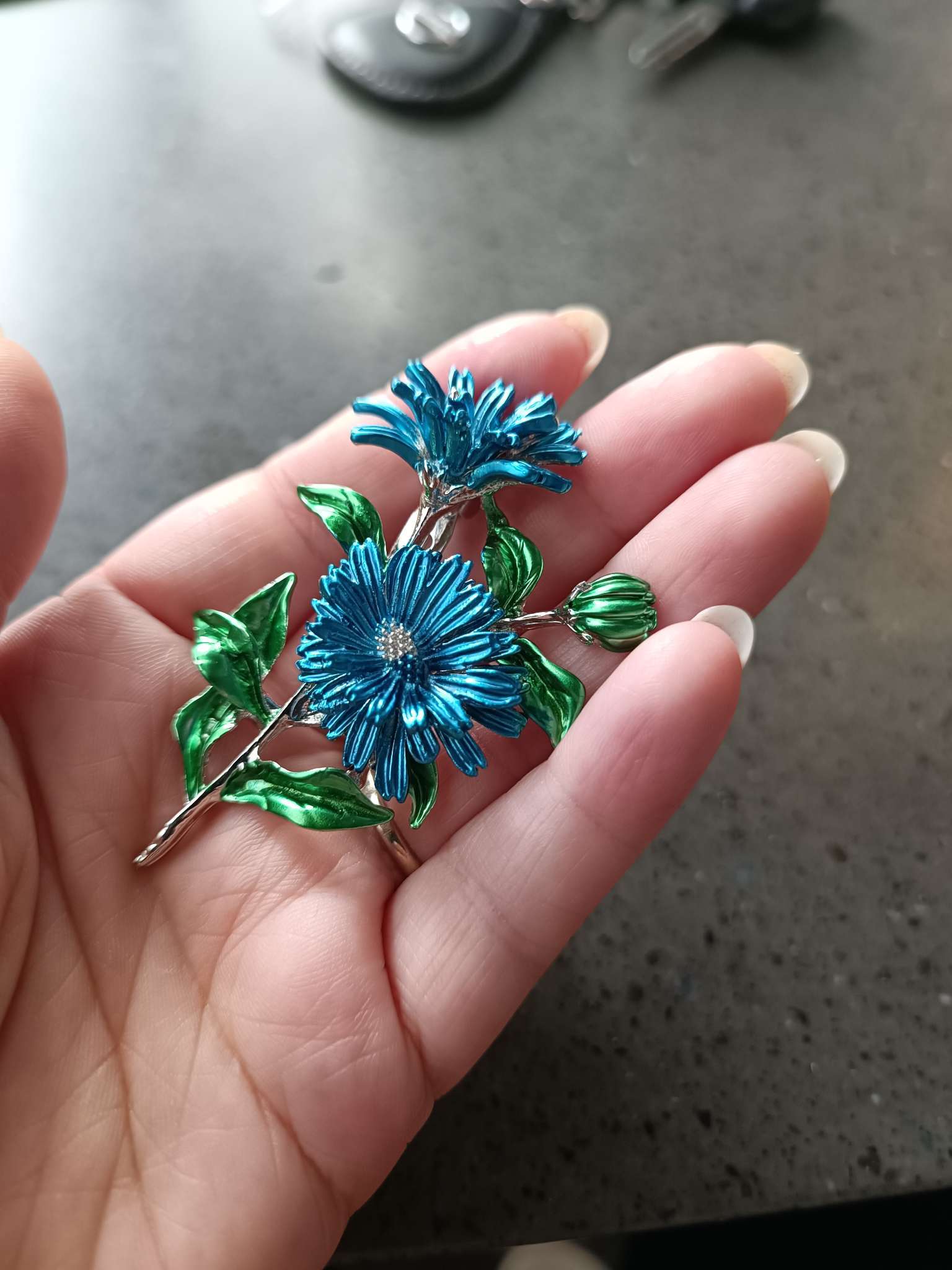 Фотография покупателя товара Брошь «Цветы» календула, цвет желто-зеленый в золоте - Фото 1