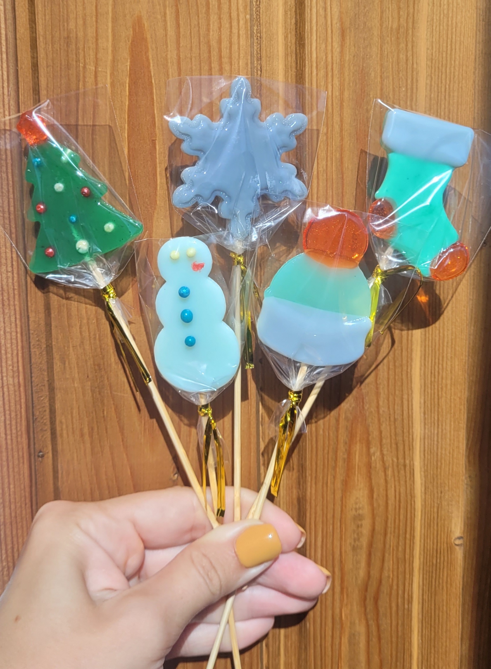 Фотография покупателя товара Форма для леденцов «Снежинки», силикон, 6 ячеек, 17×10×0.8 см, d=5 см, d=4.5 см, прозрачная - Фото 1