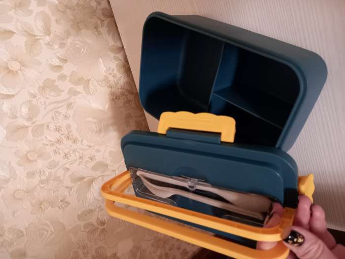 Фотография покупателя товара Ланч - бокс для еды Доляна, 3 секции, приборы, 1.3 л, 15.5×7.5×21.5 см, пластик, синий - Фото 3