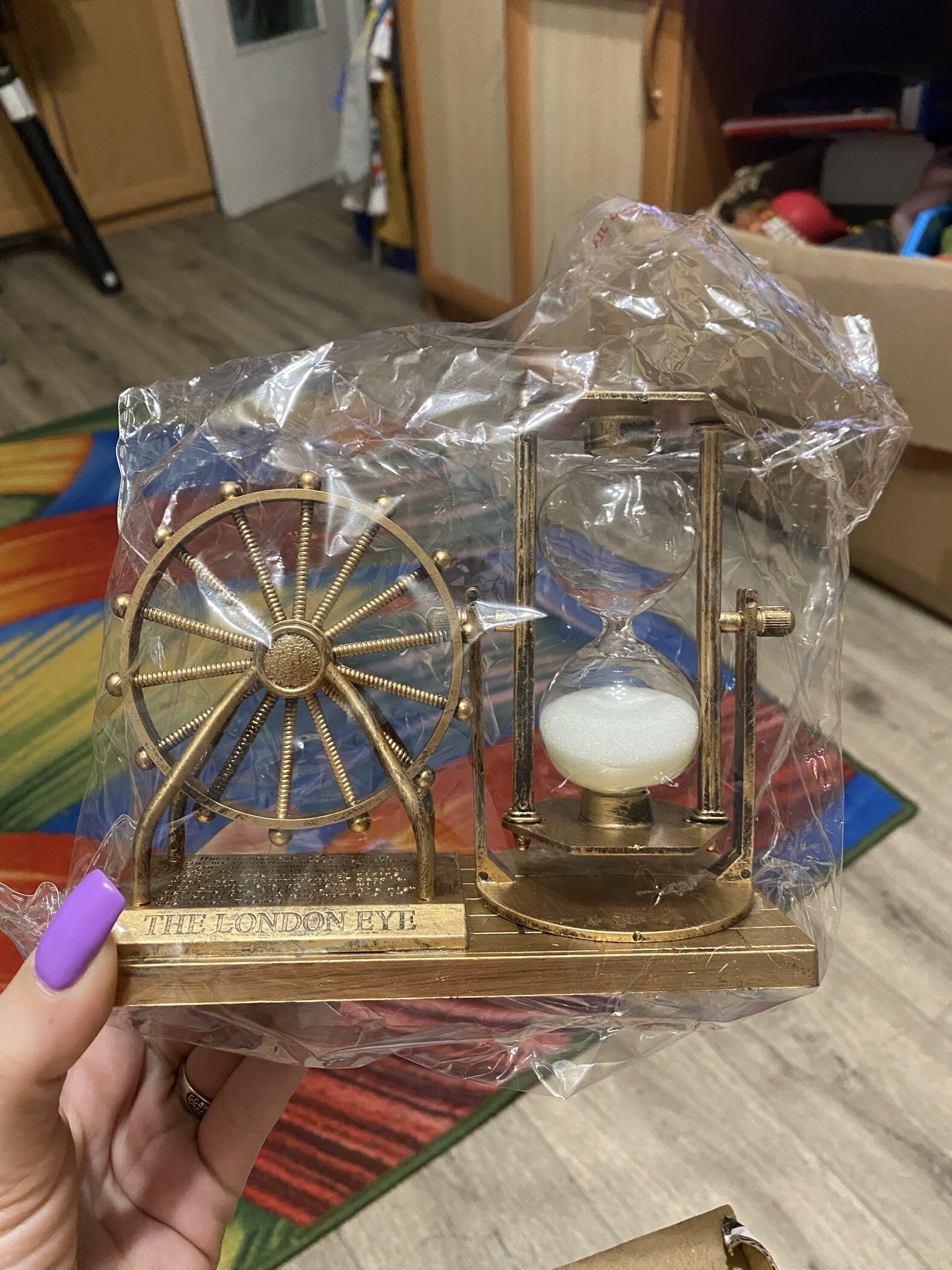 Фотография покупателя товара Часы песочные «Мемориал», сувенирные,15×12.5×6.5 см - Фото 3