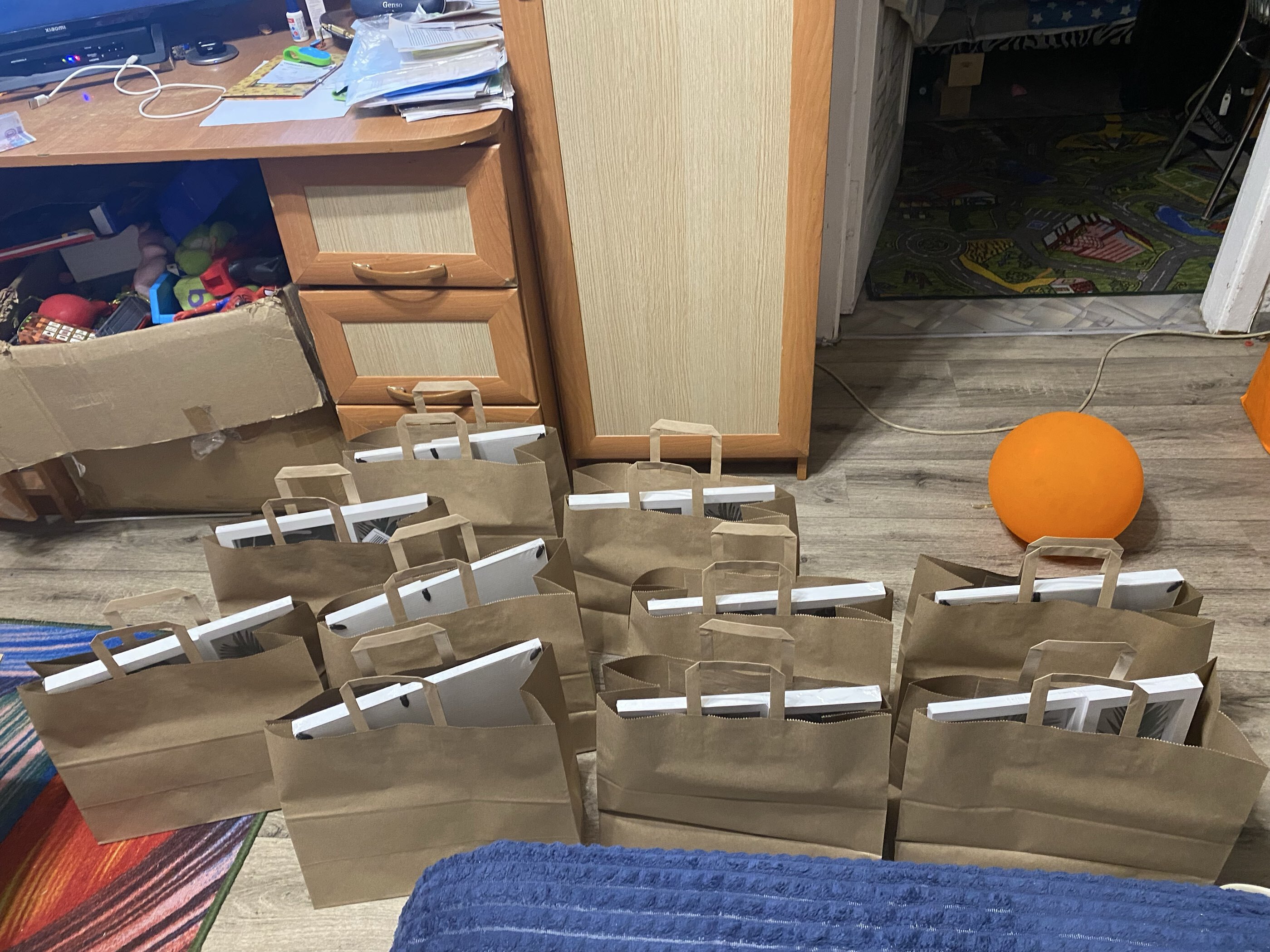 Фотография покупателя товара Пакет бумажный крафт 90 г/м², плоская ручка, 35×15×29 см - Фото 2
