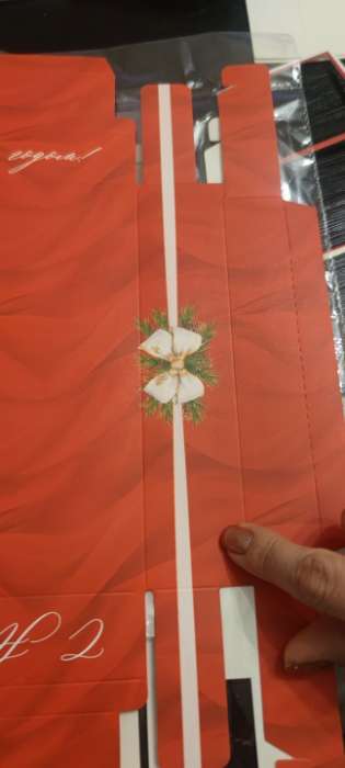 Фотография покупателя товара Коробка под 4 конфеты и шоколад с ячейками «С Новым годом!» 18×15×3 см - Фото 9