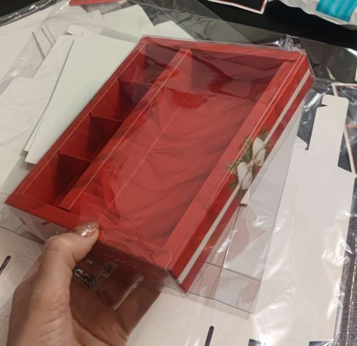 Фотография покупателя товара Коробка под 4 конфеты и шоколад с ячейками «С Новым годом!» 18×15×3 см - Фото 10