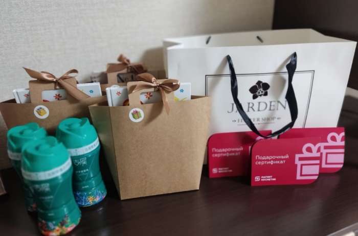 Фотография покупателя товара Коробка - пакет, крафт, 15×15×8 см - Фото 6