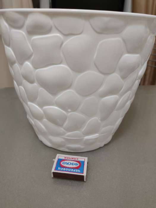 Фотография покупателя товара Горшок для цветов с поддоном «Камни», 8 л, пластиковый, белый - Фото 2